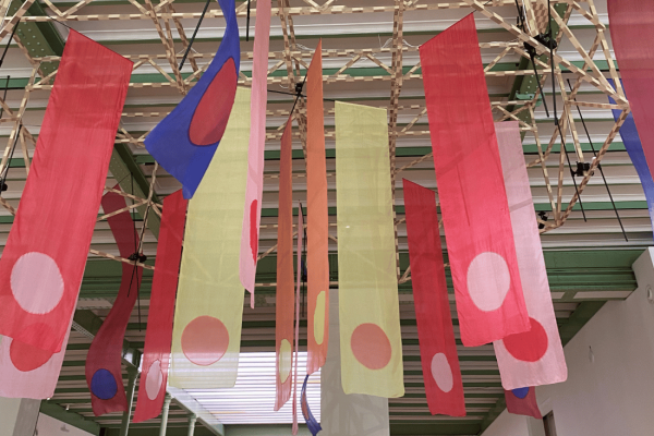 Vue de l'oeuvre Voûtes et Volutes, du duo Pinaffo et Pluvinage dans le Salon Seine